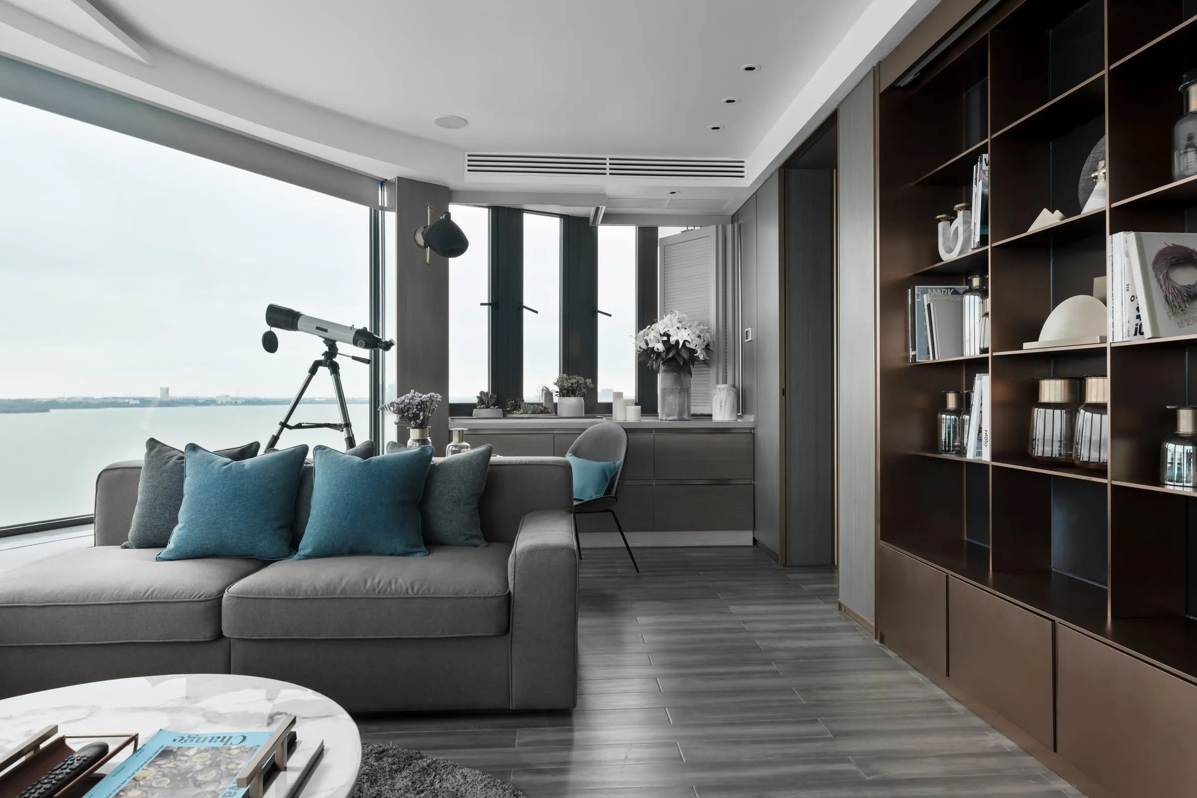 THE LAKE HOUSE